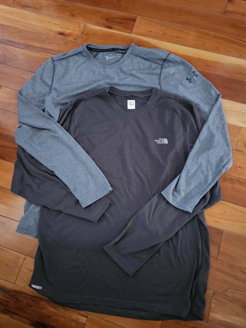 The North Face & Under ARMOUR Long Sleeves Men SIZE Medium
